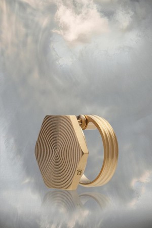 Maison Margiela Bolt And Nut Hexagonal Earring Gold | USA_MM64702
